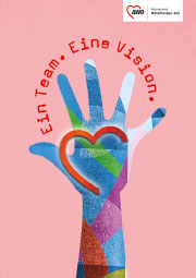 Cover Flyer "Unsere Vision": Rosafarbener Hintergrund, davor eine gezeichnete, Hand in verschiedenen Blautönen mit ausgestreckten Fingern. In der Handfläche ist das rote, geöffnete AWO-Herz.